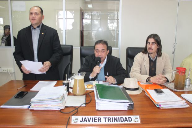 Pobladoras de la Cía. 2ª Costa Salinas respaldan a la jefa del Puesto de Salud de la zona y a sus profesionales de blanco