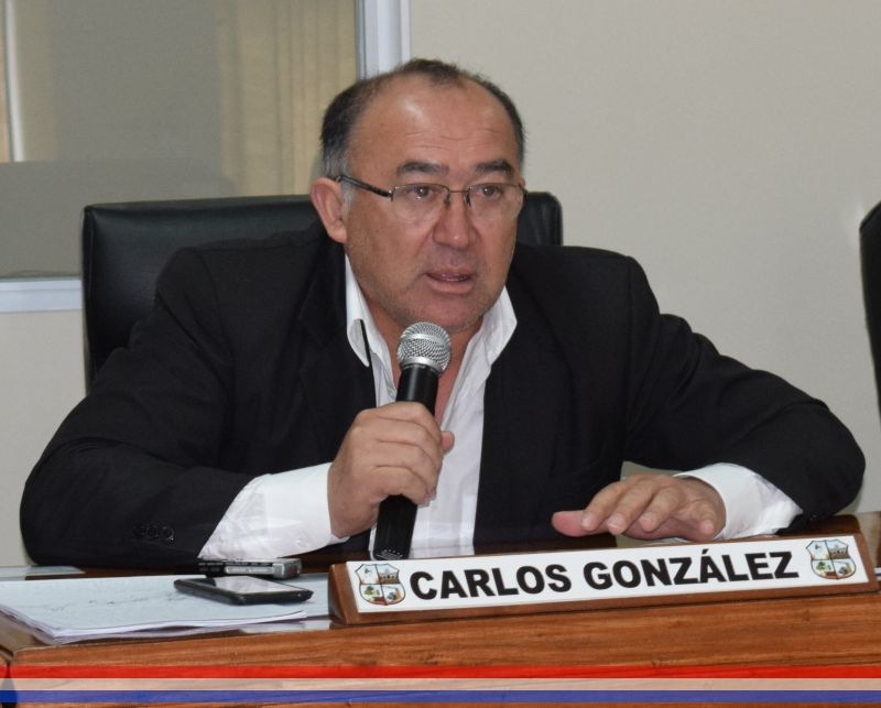 Vecinos de la calle Guatambú, Km. 22,500 ruta I, sufren inundaciones de sus viviendas tras las fuertes lluvias, informó el concejal Carlos González