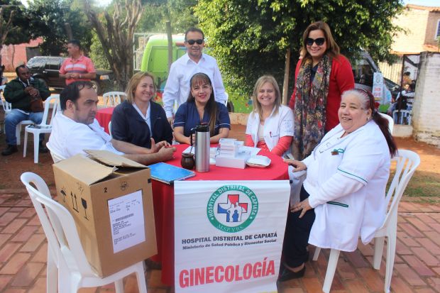 Concejales presentes en el Gobierno barrial en Posta Ybycuá