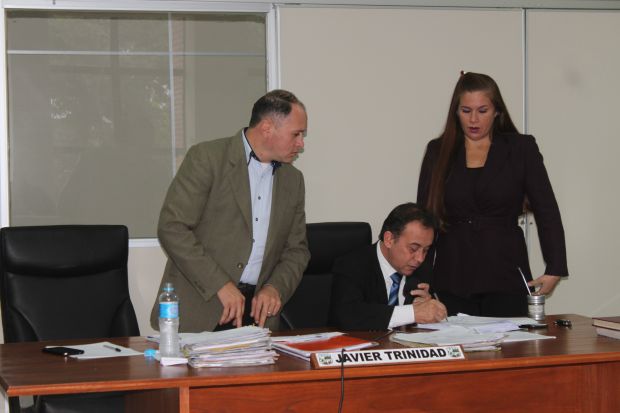 Aprueban adquisición de máquina minicargadora con barredora