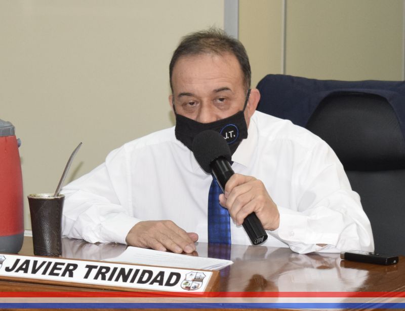 Piden informe sobre gomería que ocupa vereda y dificulta la circulación de peatones en la zona céntrica de la ciudad