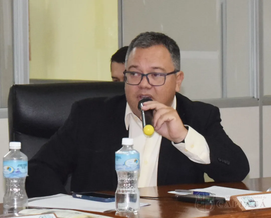 Concejal Llano solicita informe sobre situación irregular registrada en el barrio Poncho Pyta y que afecta el libre tránsito peatonal