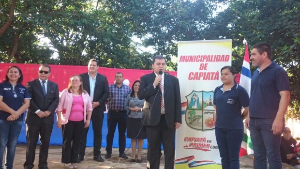 Entrega de mobiliarios escolares en la escuela Margarita Veia de Bibolini