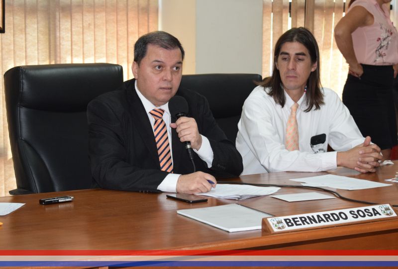 Presidente de la Junta Municipal felicitó a jóvenes por su iniciativa ciudadana de pintar franjas peatonales en 3D