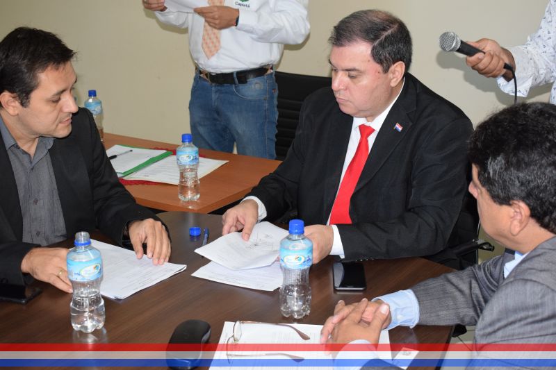 Aprueban adquisición de un minibús para uso institucional de la Municipalidad de Capiatá