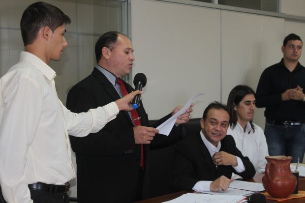 Aprueban la adjudicación para la construcción de aulas y sanitarios en instituciones educativas