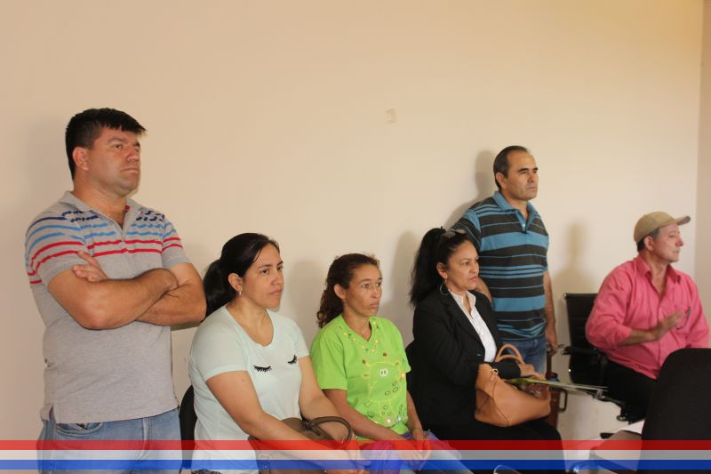 Denuncia de vecinos del barrio Don Luis 1 contra la empresa de transporte Lince S.R.L por utilizar la vía pública como parada