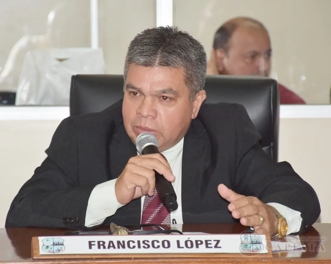 Concejal López informó al Pleno sobre culminación de obras de empedrado y avance de asfaltados en nuestra ciudad
