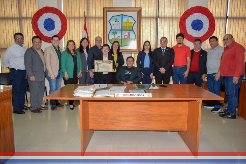 Con tan solo 13 años, Richard David López Centurión recibe reconocimiento como "Hijo Dilecto de la ciudad de Capiatá" por su talento artístico