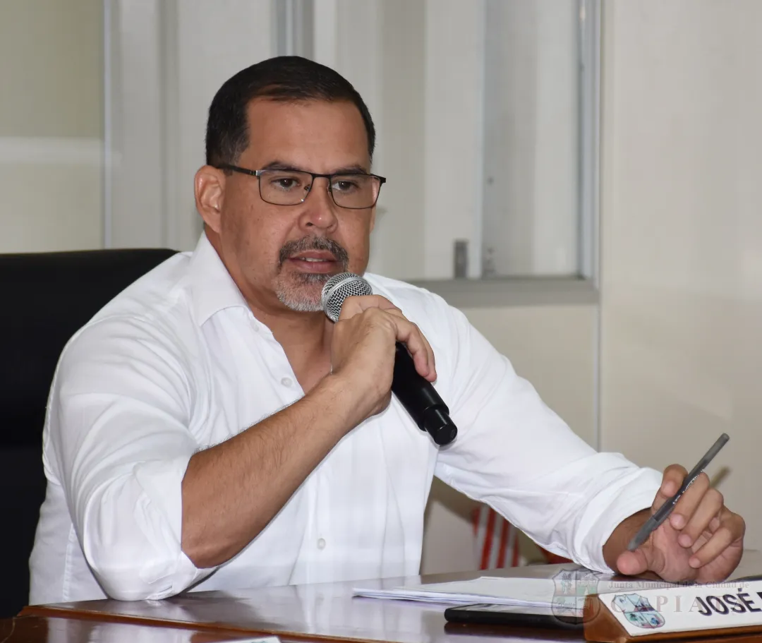 Concejal Riquelme solicita al Ejecutivo Municipal estudiar el pedido de funcionarios del HDC sobre multas por estacionamiento