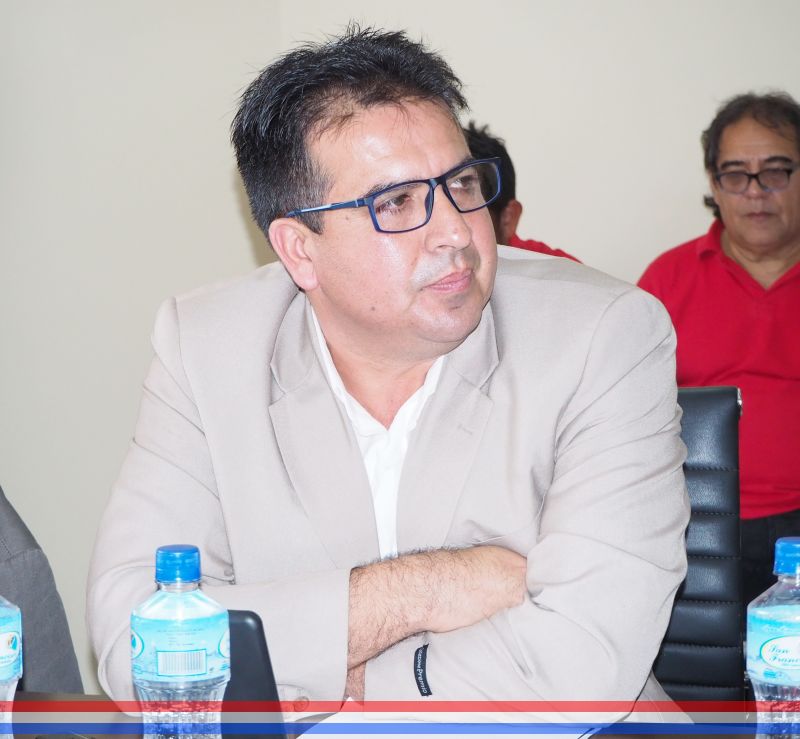 Concejal Denis solicita gestionar ante la ANDE el cambio de alumbrados públicos descompuestos sobre la Avda. Tte. 1º Leonardo Salinas