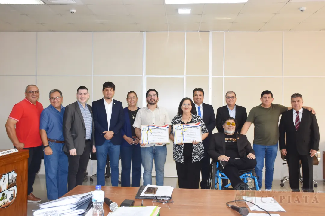 Entrega de Reconocimiento al Mérito Educativo al Sr. Pedro Alfonso Caballero y a la Dra. Lourdes Noemí Branda de Paredes por fomentar el hábito de la lectura