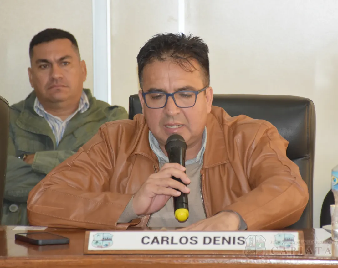 Concejal Denis solicita la poda de árboles ubicados a los costados de la calle Emilio Gabriaguez