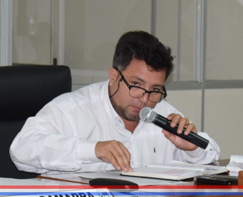 Solicitan informe sobre cantidad de funcionarios nombrados y contratados de la Intendencia y la Junta Municipal