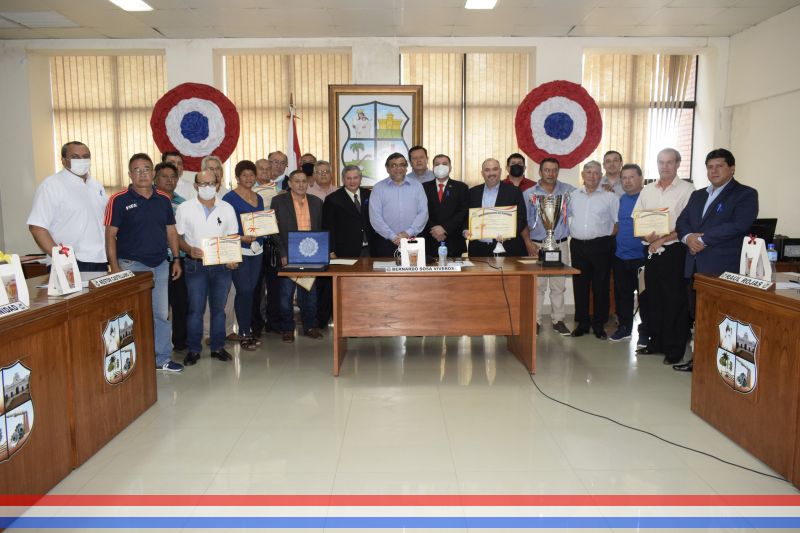 Entrega de reconocimiento a directivos del club Gral. Martín Ledesma