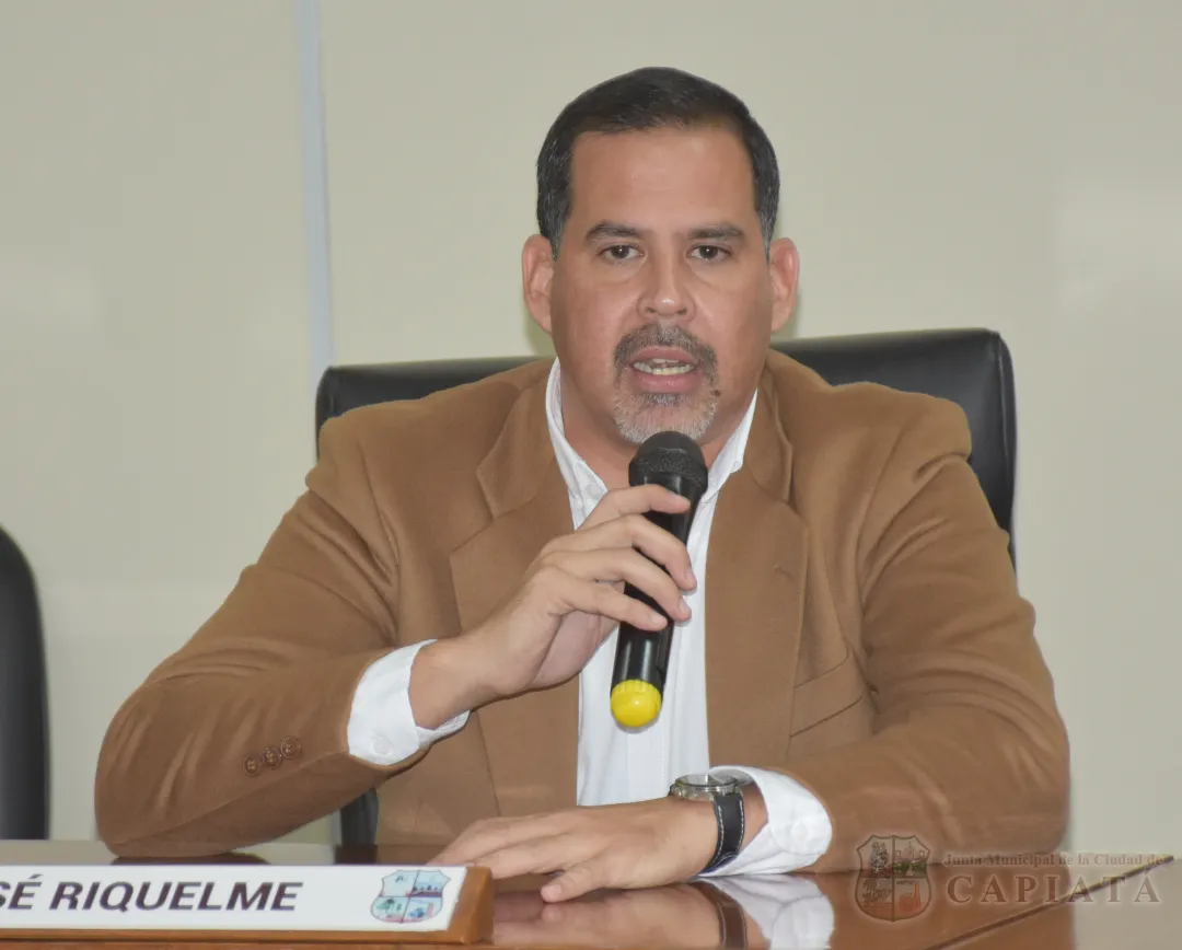 Concejal Riquelme reitera al Ejecutivo Municipal la solicitud de apertura de escuelas de fútbol para fomentar el deporte en los niños