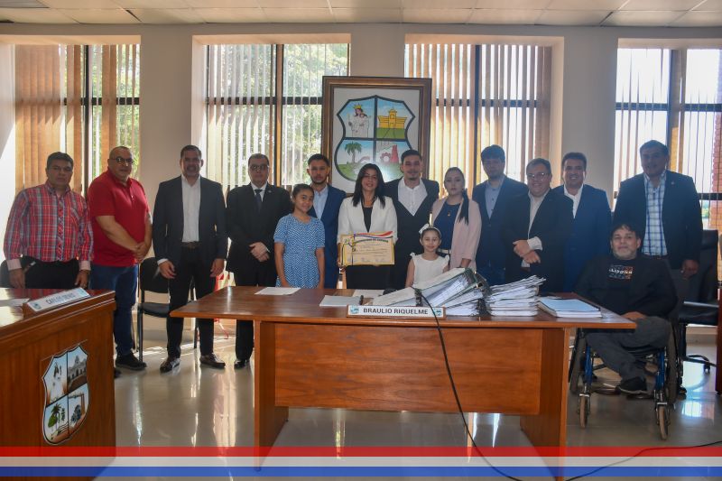 Emotivo acto de reconocimiento como Hijo Dilecto de la ciudad de Capiatá al Lic. Darío Javier Trinidad Salinas (+)