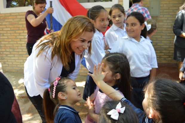 Concejala Laura Gamarra de Talavera presente en actos inaugurales de nuevas aulas en escuelas