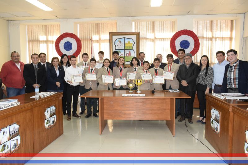 Acto de Reconocimiento al equipo "Angirubot" del Colegio Politécnico de la Cooperativa Capiatá