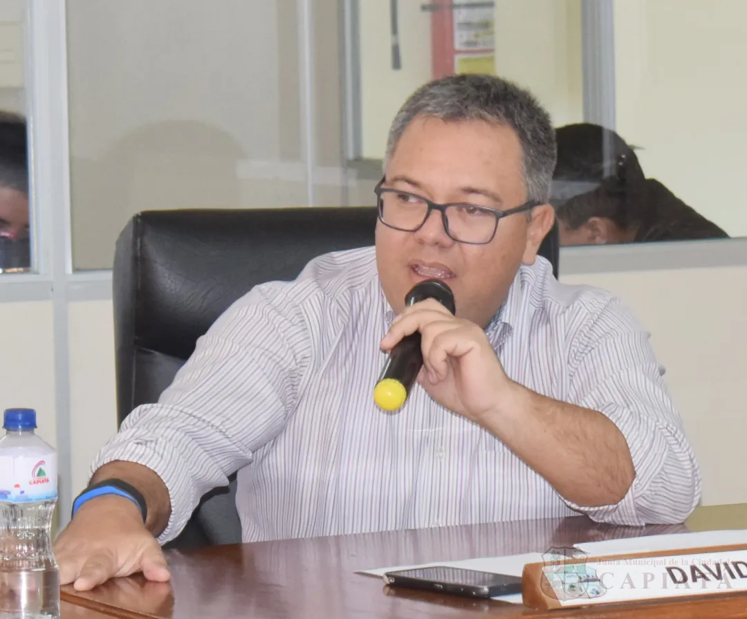 Concejal Llano solicita informe al Ejecutivo Municipal sobre cronograma de aportes a los 18 clubes de la LCF