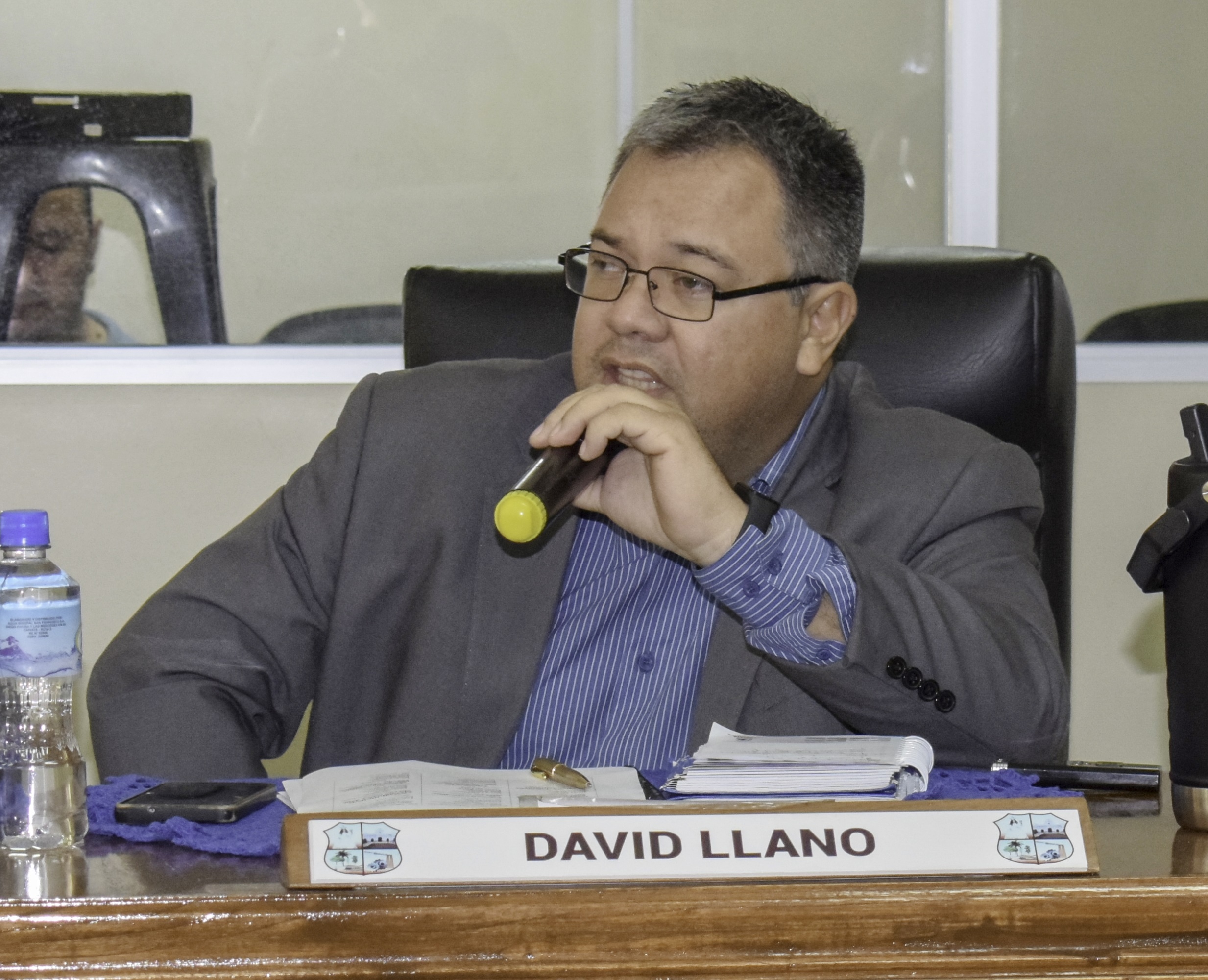 Concejal Llano plantea estudiar posibilidad de construir viaducto peatonal sobre calle Tte. Riquelme para conectar el patio de la Iglesia con la escuela Parroquial