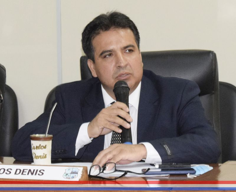 Concejal Denis solicita que las Resoluciones emitidas a través de las Minutas presentadas y remitidas al Ejecutivo Municipal sean ratificadas