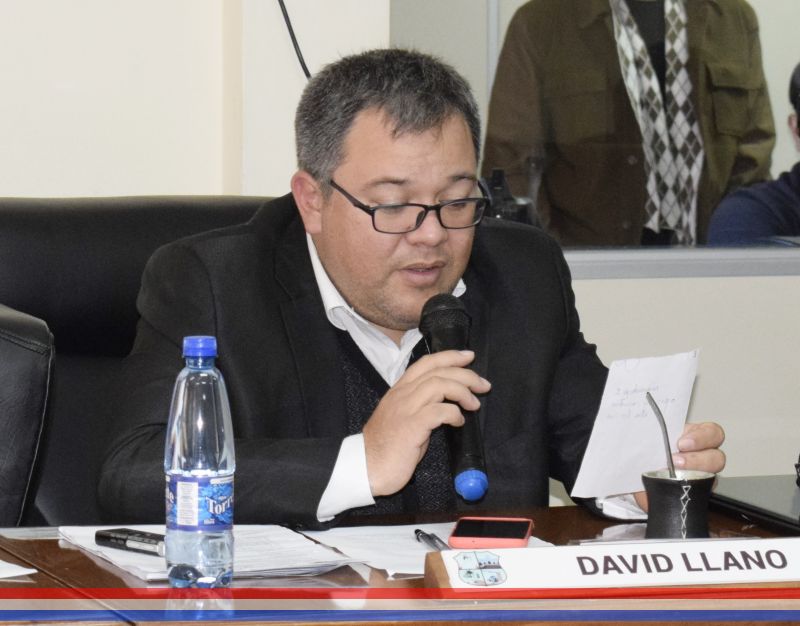 Concejal David Llano solicita la reparación de la capa asfáltica de la calle Buenaventura Castillo
