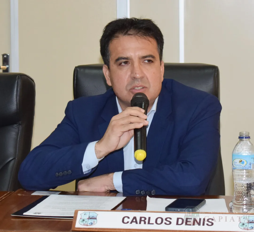 Concejal Denis solicita gestionar ante el MOPC la remoción de un reductor de velocidad mal ubicado frente a un semáforo y el bacheo de calles