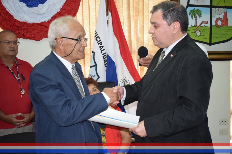 Reconocimiento a Don Arsenio Salinas como "Ciudadano Ilustre de Capiatá"