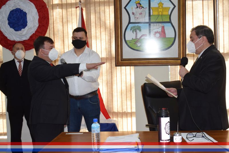 El concejal Martín Orué juró como nuevo Intendente Municipal en reemplazo del renunciante Luis Fernando González