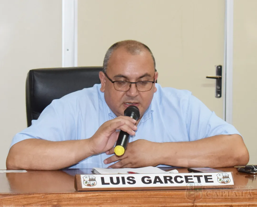 Los reductores de velocidad (lomadas) instalados frente al IPS Campo Vía presentan aberturas en sus extremos, por lo que solicitan el cierre de éstos
