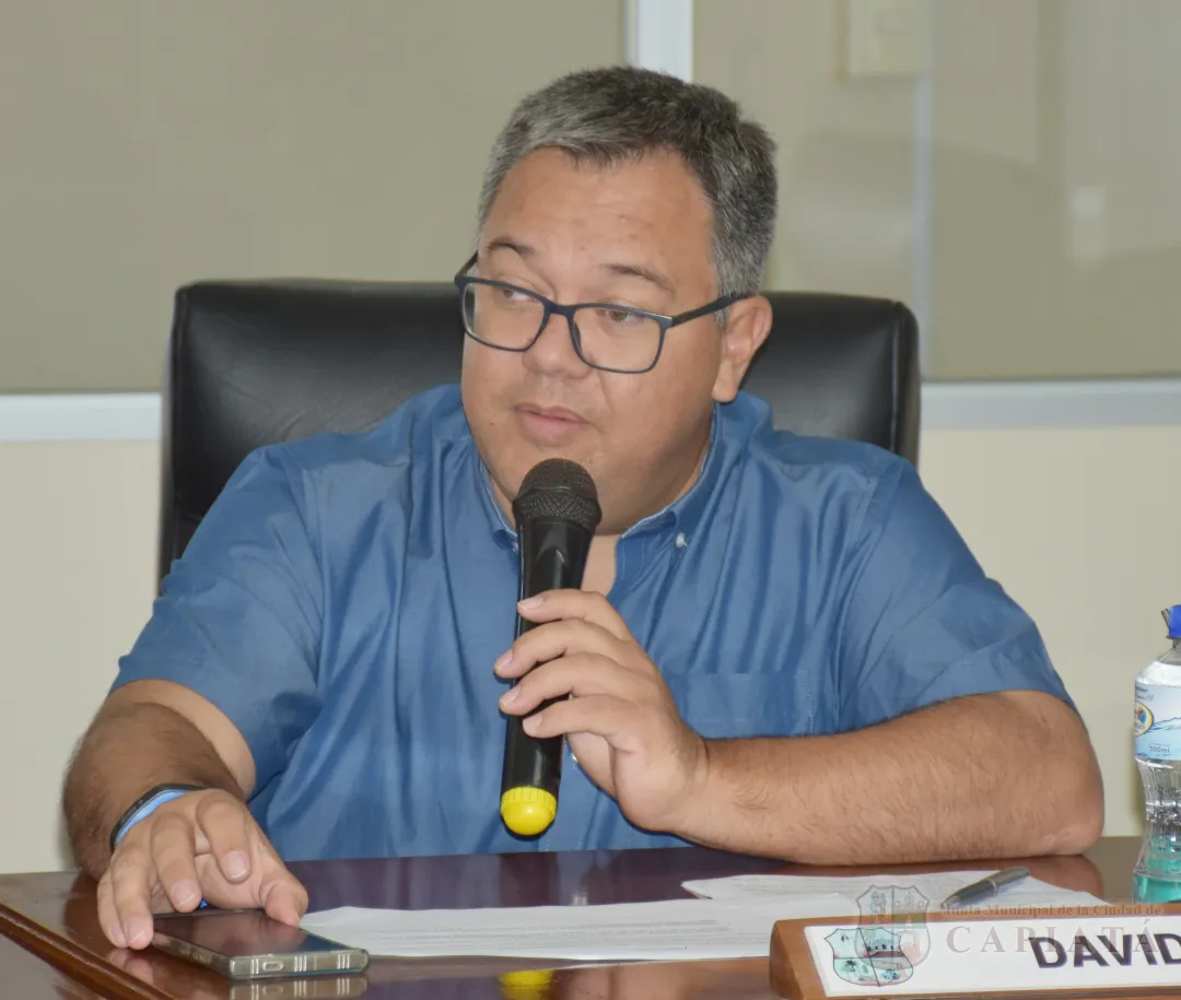Concejal Llano solicita al Ejecutivo Municipal notificar a Fortis por la presencia de camiones que obstaculizan el tráfico en la zona