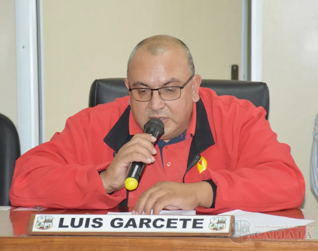 Concejal Garcete solicita al Ejecutivo Municipal la verificación de una pileta abandonada con agua estancada y malezas alrededor