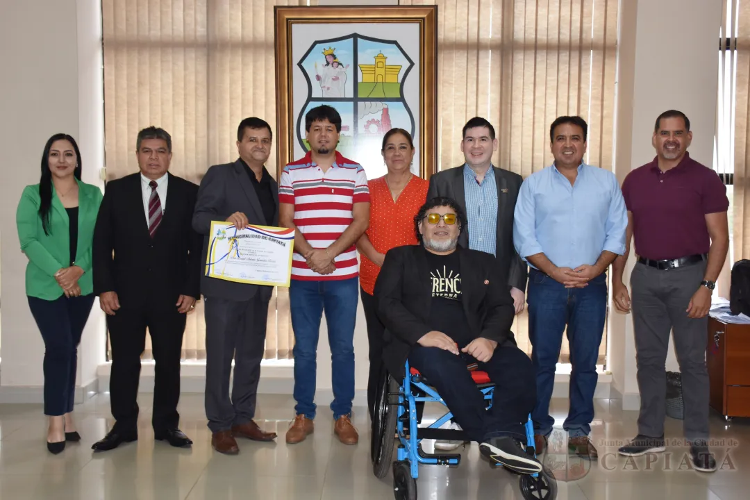 Acto de entrega de reconocimiento al Mérito al Mg. Daniel Antonio González Fariña, destacado docente de nuestra ciudad