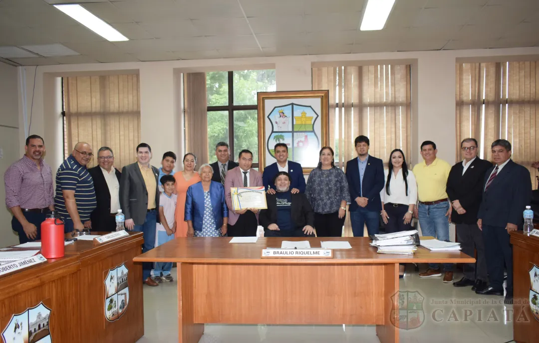 Acto de Reconocimiento al Mérito al joven poeta capiateño Samuel Bordón Cañete