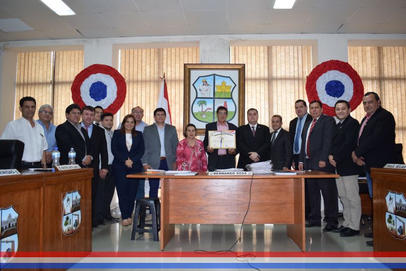 Entrega de reconocimiento al Prof. Carlos Eusebio Díaz Alvarez