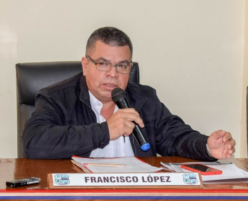 Concejal López solicita la instalación de reductores de velocidad y presencia de agentes de la PMT en inmediaciones de la escuela básica Nº 8023 Municipal N° 8 Santo Domingo