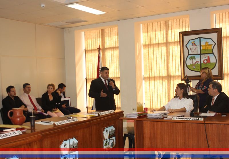 Visita de representantes de la Cámara de Comercio, Industria y Servicios de la ciudad de Capiatá a la plenaria