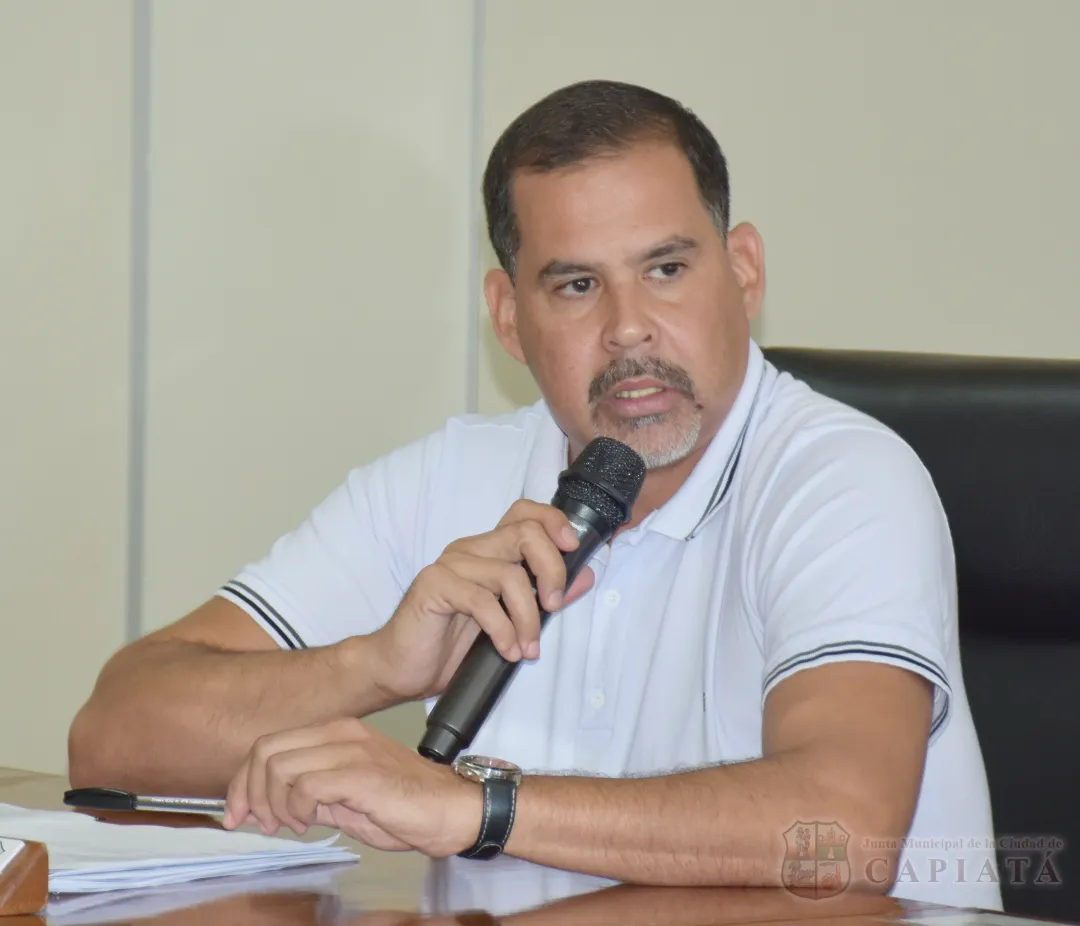 Concejal José Riquelme solicita retiro de arena acumulada sobre las calles 25 de Mayo y Julio Correa