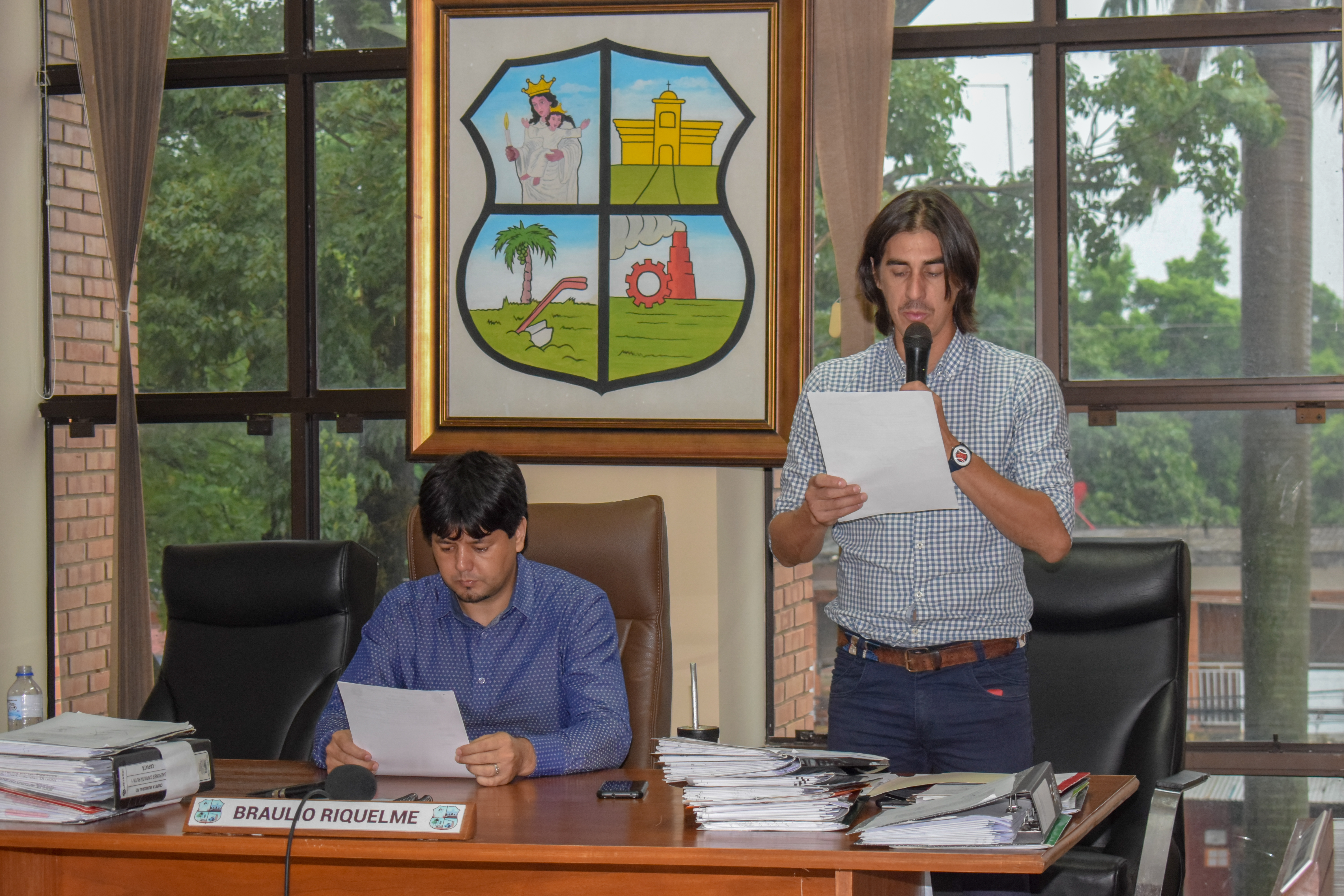 Aprobaron llamado a licitaciones varias: reparaciones en escuela, adquisición de mezcla y emulsión asfáltica y adquisición de camionetas doble cabina