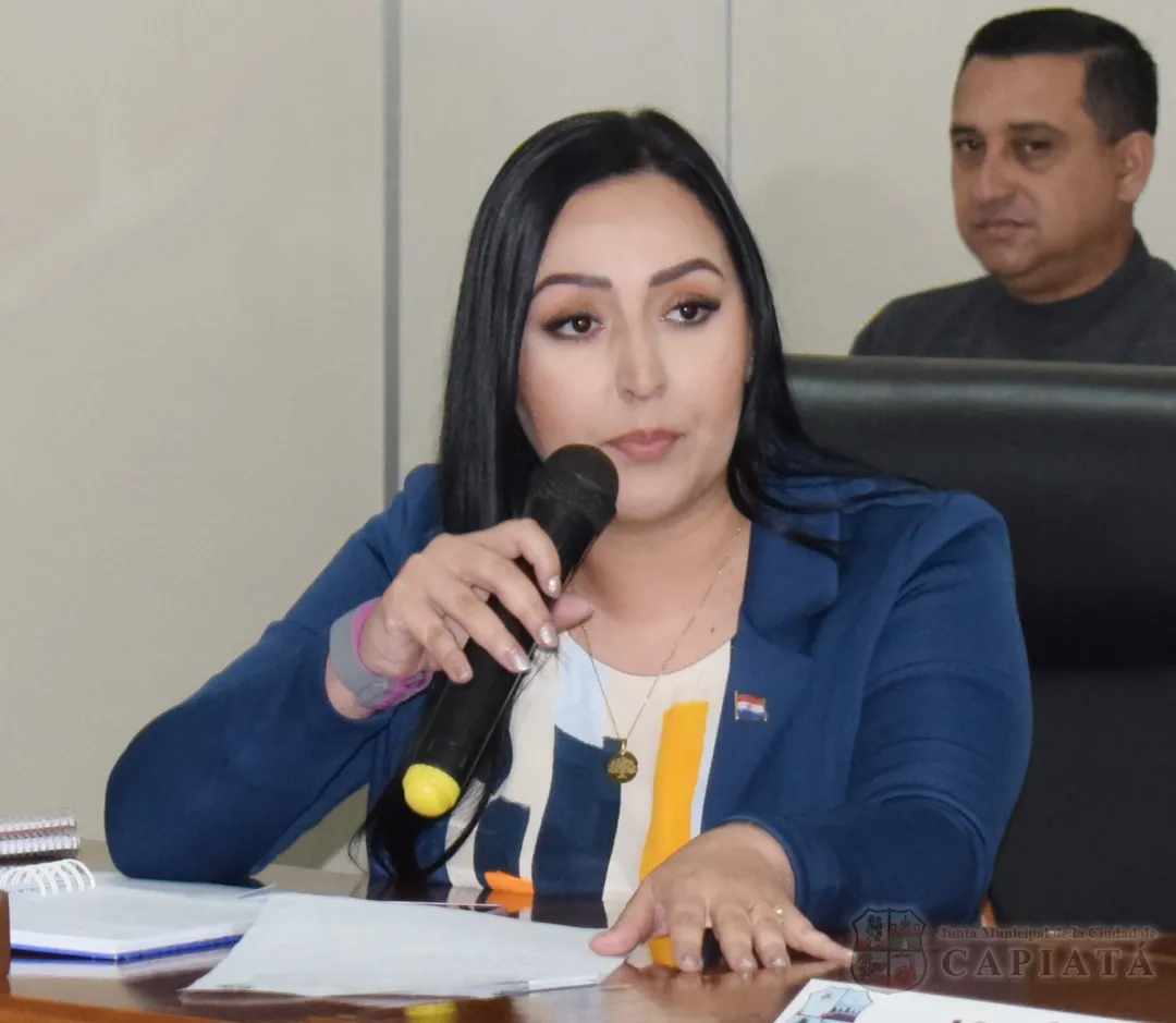 Concejala Melgarejo solicita al Ejecutivo Municipal priorizar el bacheo asfáltico frente al Colegio Mario Pereira de la Cía. 4ª Costa Salinares
