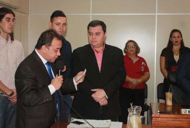 El concejal Bernardo Sosa Viveros juró y asumió como nuevo presidente de la Junta Municipal