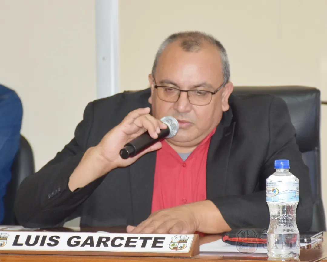 Concejal Garcete reitera pedido de nuevo sistema de audio para sala de sesiones y, por otro lado, informe respecto al desagüe de Cía. 10ª Laurelty
