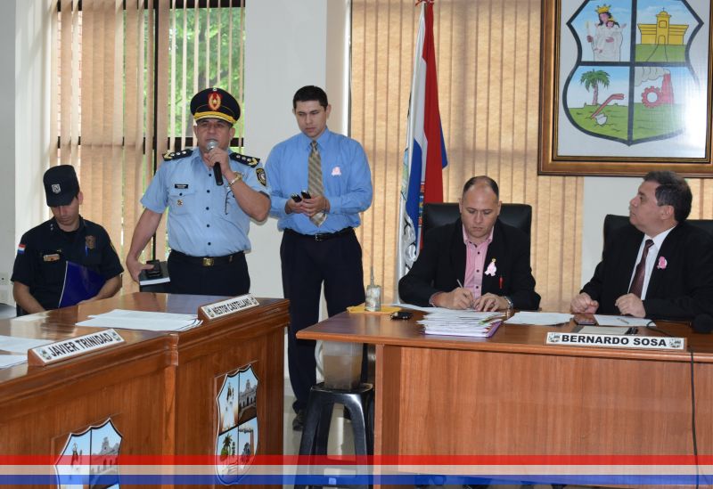 Nuevo jefe de la comisaría 8ª de Capiatá, Crio. Ppal. Atilio Bazán, visitó al pleno durante la sesión ordinaria