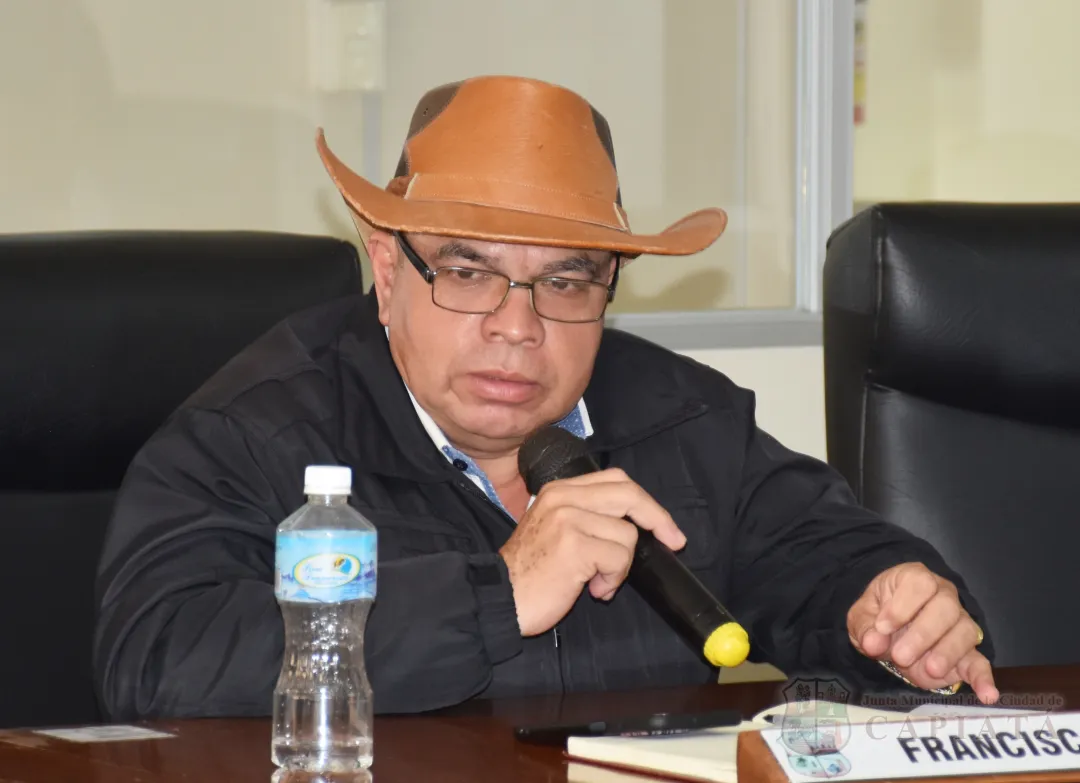 Concejal López solicita al departamento de Obras verificar la situación de la calle Guavirá del barrio San Juan, deteriorada por el tránsito de camiones pesados