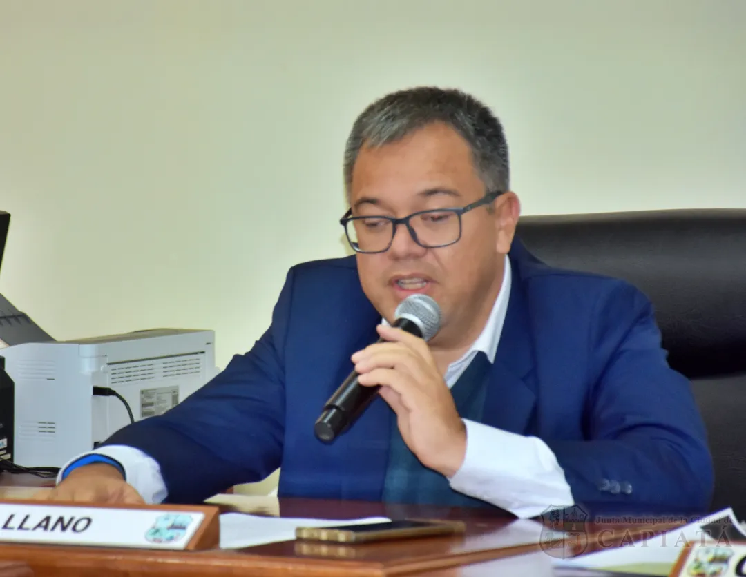 Solicitan informe a la ANDE con respecto a cables de fibra óptica que cuelgan de las columnas y ya ocasionaron accidentes