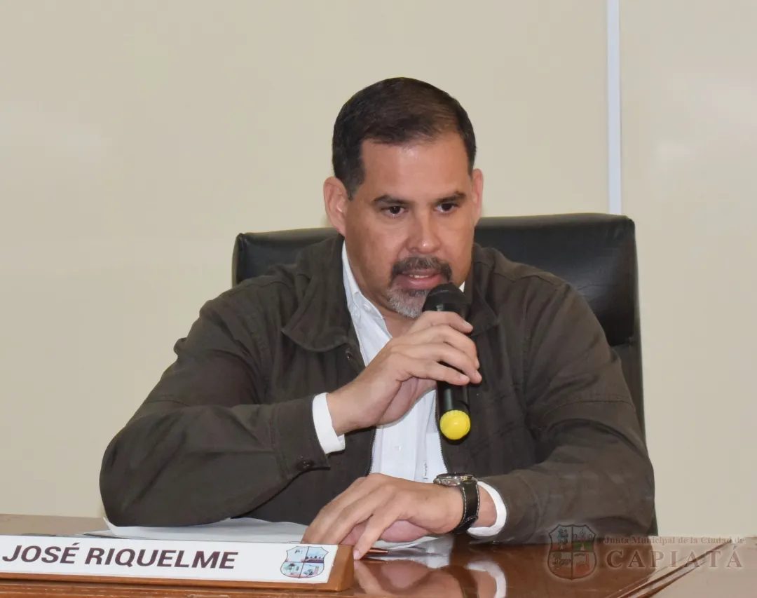 Concejal Riquelme reitera la solicitud de una adecuada señalización en zonas críticas de nuestra ciudad a fin de evitar percances