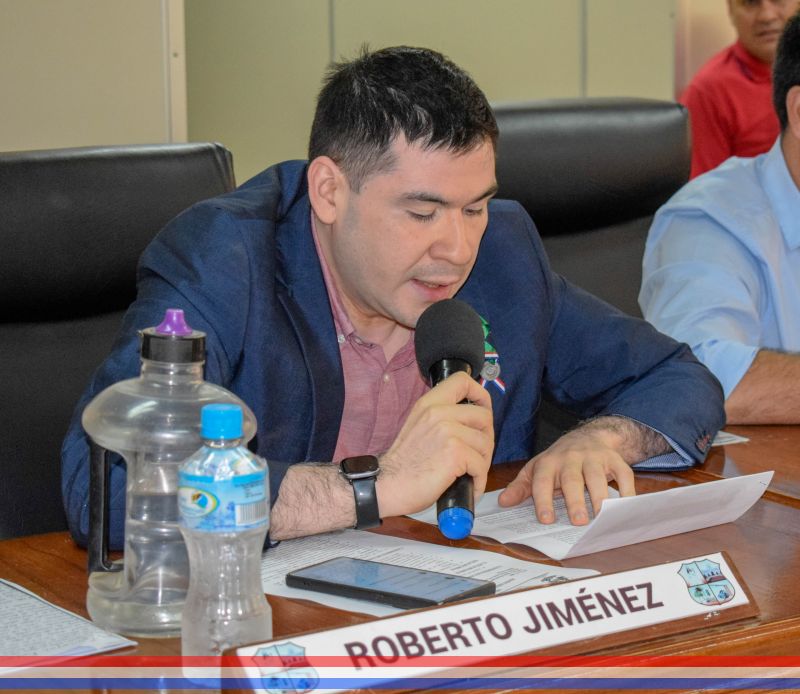 Concejal Jiménez solicita un pronunciamiento municipal contra el izamiento de una bandera por parte de la embajada estadounidense "que falta al respeto a los valores familiares"