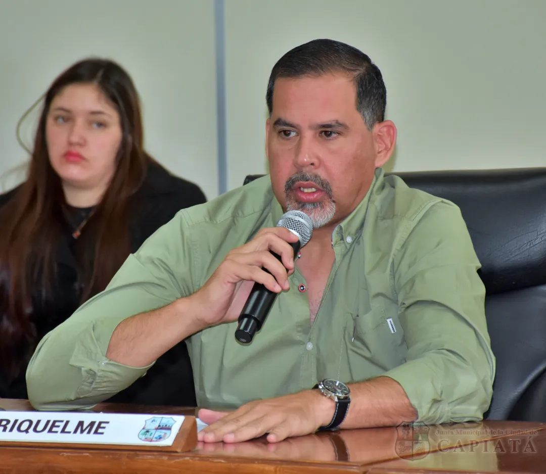 Concejal Riquelme solicita al Ejecutivo Municipal una revisión del parque automotor de la Comuna y realizar las inversiones necesarias en esa área