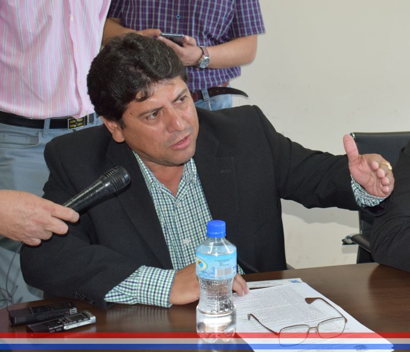 Cambio de las calles a asfaltarse es decisión del MOPC, informó el concejal Raúl Rojas